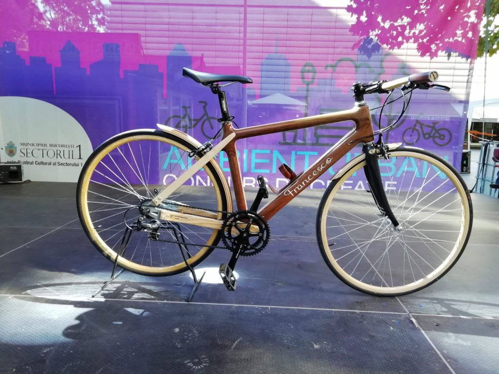 Bicicletele din lemn sunt noua modă, iar prețul e pe măsura: 3.500 de euro