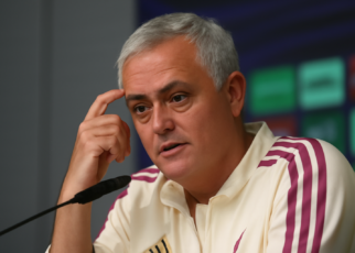 **Titlu:** "Mourinho îl susține pe Kylian Mbappé pentru Balonul de Aur: „Este cel mai bun jucător din lume”
