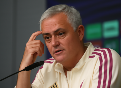 **Titlu:** "Mourinho îl susține pe Kylian Mbappé pentru Balonul de Aur: „Este cel mai bun jucător din lume”