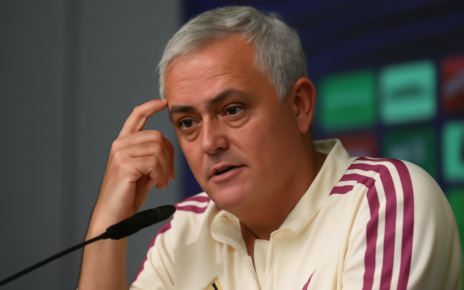 **Titlu:** "Mourinho îl susține pe Kylian Mbappé pentru Balonul de Aur: „Este cel mai bun jucător din lume”